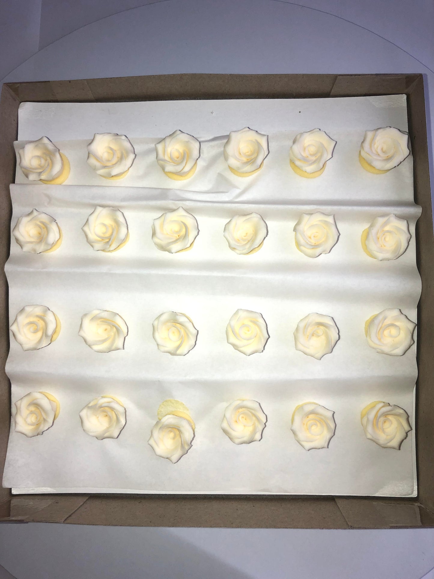 48Pk Handmade Ivory Sugar Roses Cake Cupcake Edible Decorations. Perfect for Wedding and Celebration Cakes.