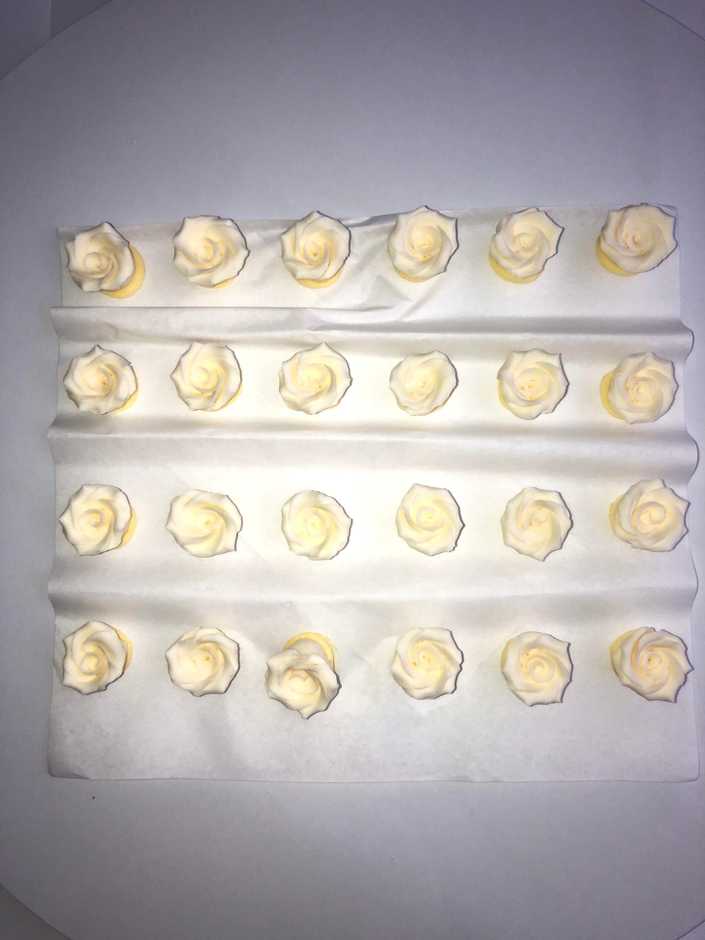 48Pk Handmade Ivory Sugar Roses Cake Cupcake Edible Decorations. Perfect for Wedding and Celebration Cakes.